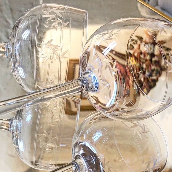 Pair of Spiral Star Etched Crystal Wine Glasses - Picture 7 of 15